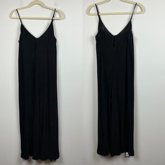 Third Form Pawa Pleated Jumpsuit in Black Size Medium - Picture 4 of 9